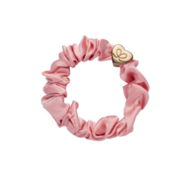 Резинка/браслет для волос BYELOISE из розового загара с золотым сердцем из сверкающего розового шелка