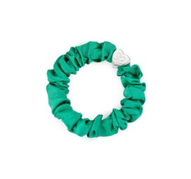 Зеленая шелковая резинка для волос BYELOISE с серебряным сердцем JUNGLE GREEN