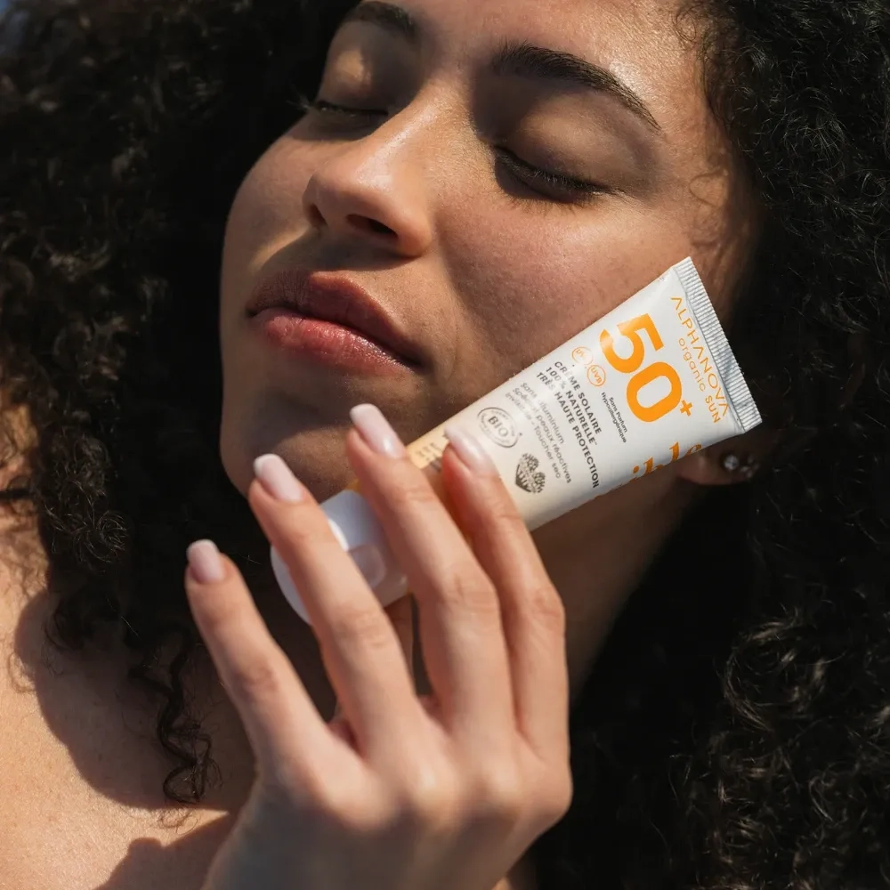 ALPHANOVA Organic Sun Sensitive SPF50+ крем для лица без отдушек для чувствительной кожи, 50 г — изображение 2
