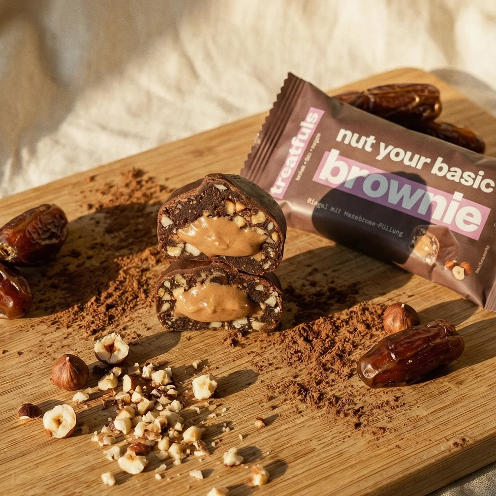 TREATFULS Батончик из тёмного шоколада с начинкой брауни Nut Your Basic Brownie, 2 × 20 г — изображение 3